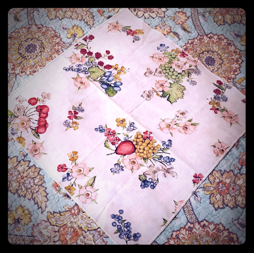🎀 🌷 NWOT vintage floral handkerchief. Classic hanky - multi-colored flowers.